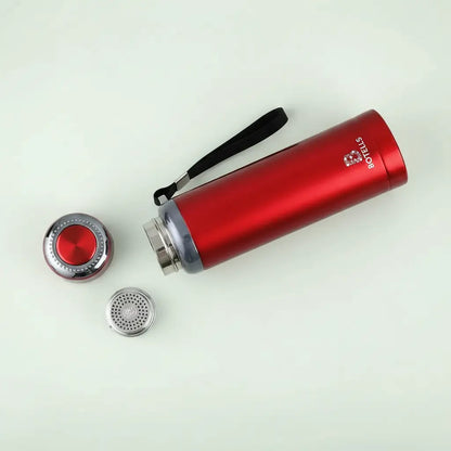Rote Flasche Flat Lay